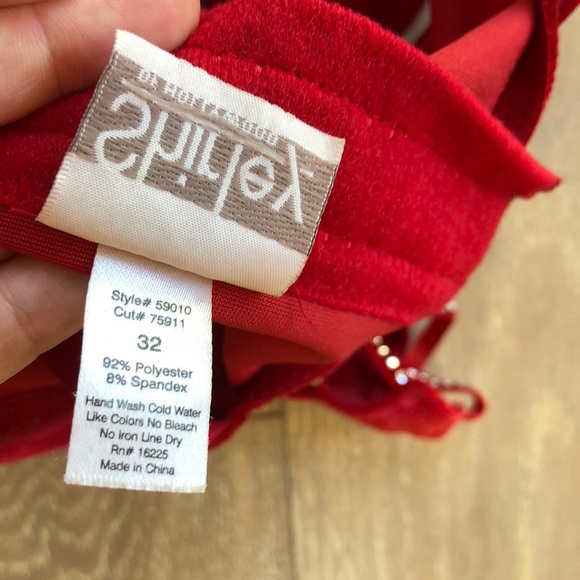 Red lingerie - Picture 6 of 6